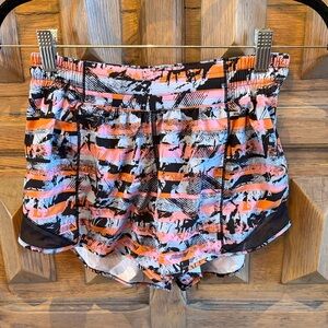 Lululemon Hotty Hot High-Rise Lined
Short 4", size 6